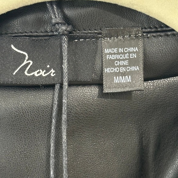 Noir Faux Leather Blazer Black Size Medium Dark Feminine City Chic NWT - Picture 5 of 7